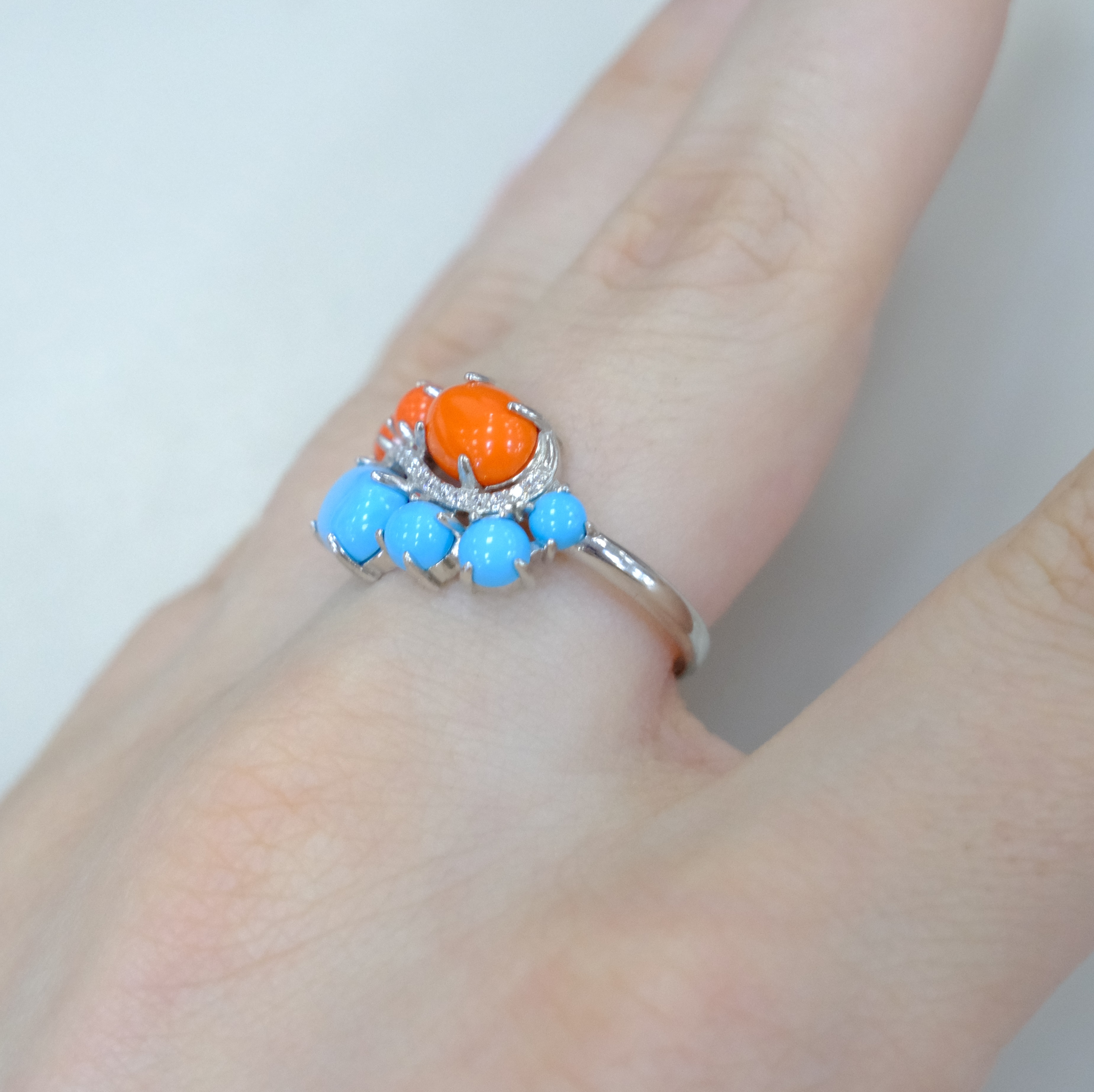 Серебряное кольцо с кораллами и бирюзой